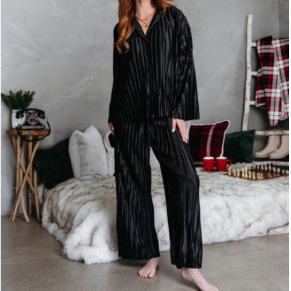 Black Plisse Set